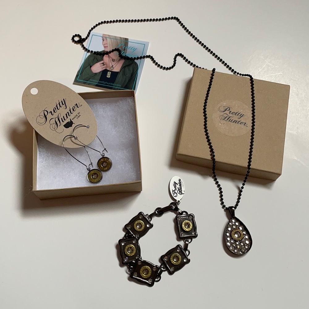 Pretty Hunter 3 Piece Jewelry Set